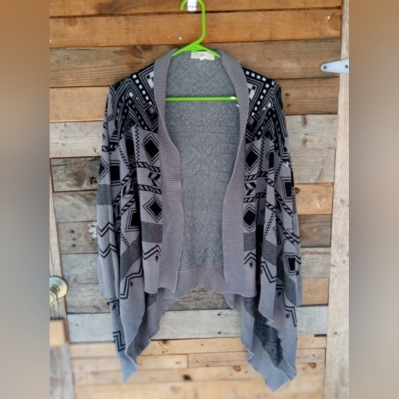 Women's Gray, Black, & White Aztec Cardigan Sweater Size Medium Boho - Picture 1 of 2